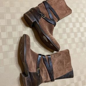 EUC UGG Fashion Boots Women's Size 7 Brown/Leather Style 1001791 Pull On 1” Heel